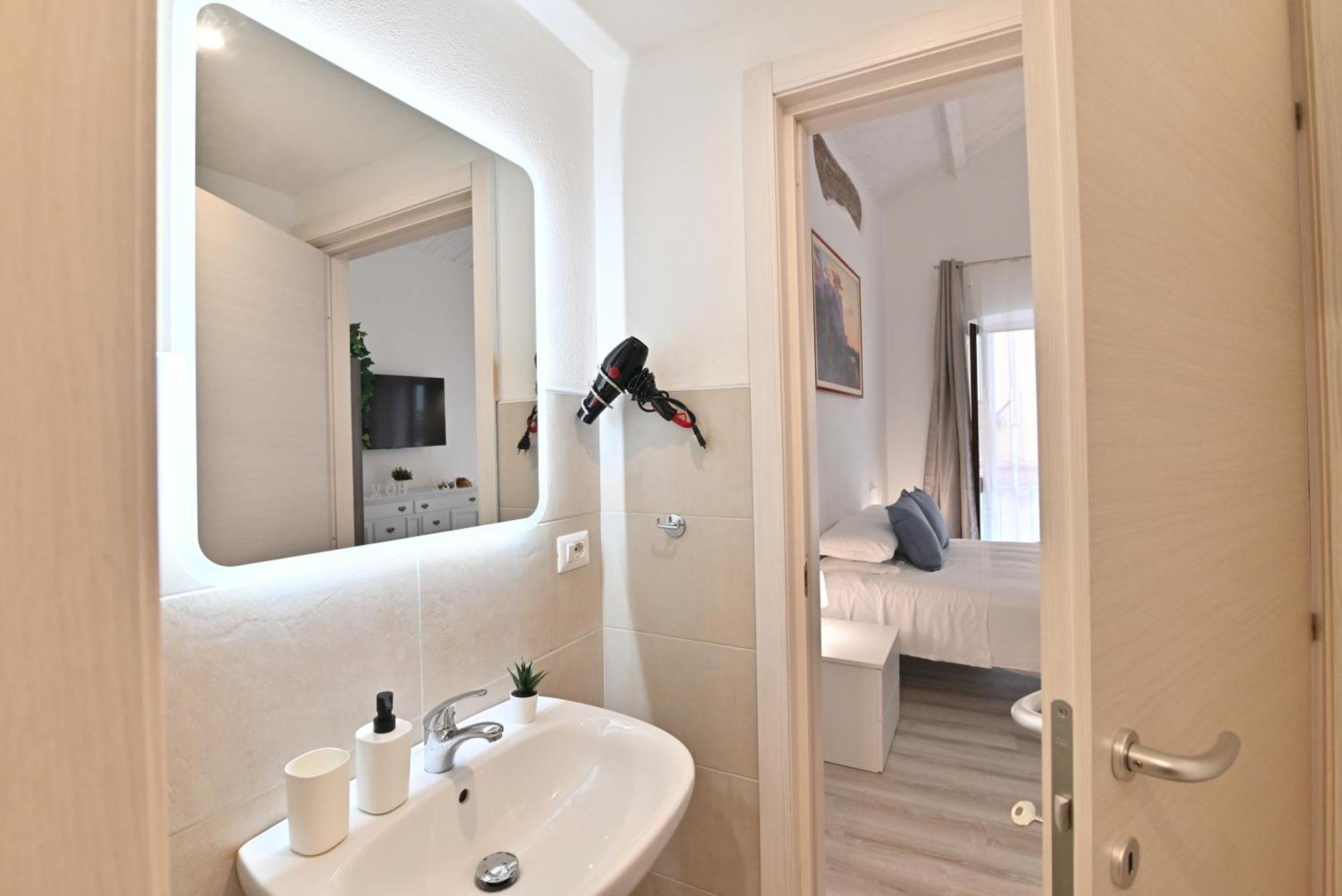 Izzhome The Breeze * Cagliari